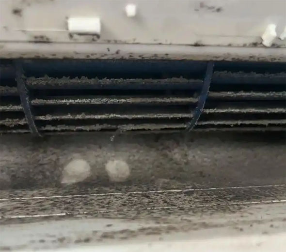 灵台空调吹的风有股烧焦味是怎么回事